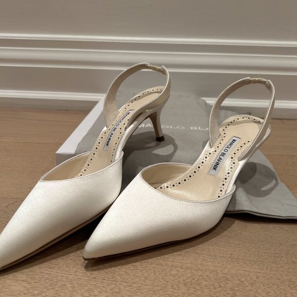 Manolo Blahnik - CAROLYNE BRIDE white satin pumps - Picture 2 of 11
